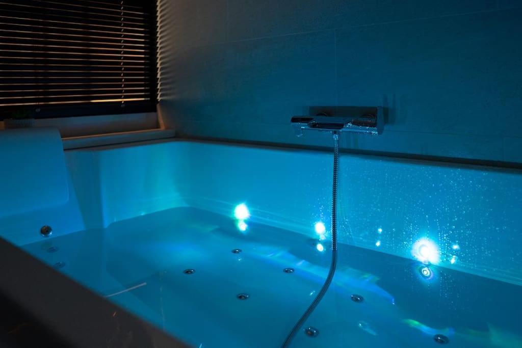 Suite De Luxe Jacuzzi Balneo,King Size Bed Collobrières Zewnętrze zdjęcie