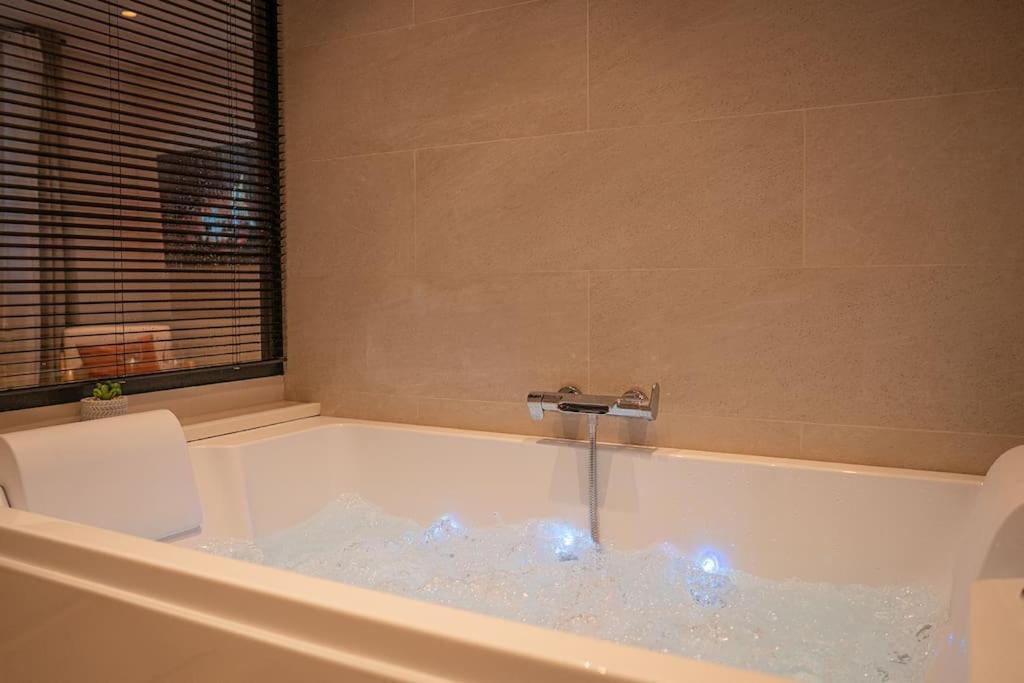 Suite De Luxe Jacuzzi Balneo,King Size Bed Collobrières Zewnętrze zdjęcie